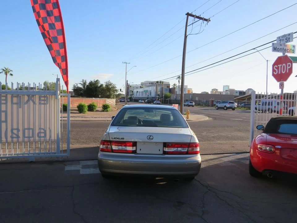 2001 Lexus ES 3rd Gen - Image 9 of 10