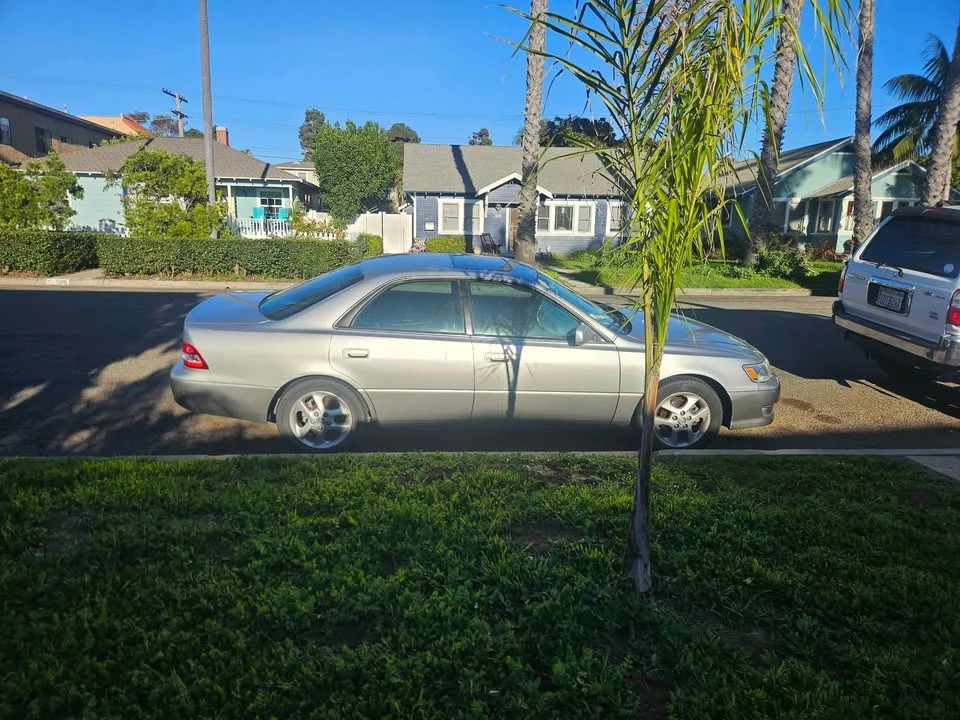 2001 Lexus ES 2nd Gen - Image 6 of 10