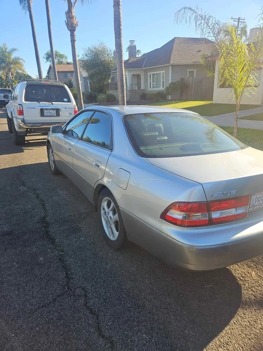 2001 Lexus ES 2nd Gen - Image 4 of 10