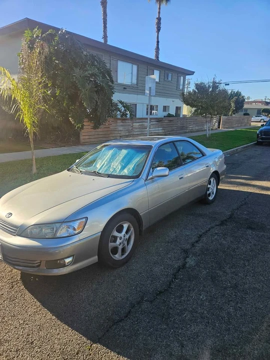 2001 Lexus ES 2nd Gen - Image 2 of 10