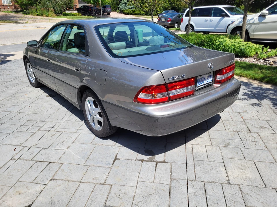 2001 Lexus ES 3rd Gen - Image 10 of 31