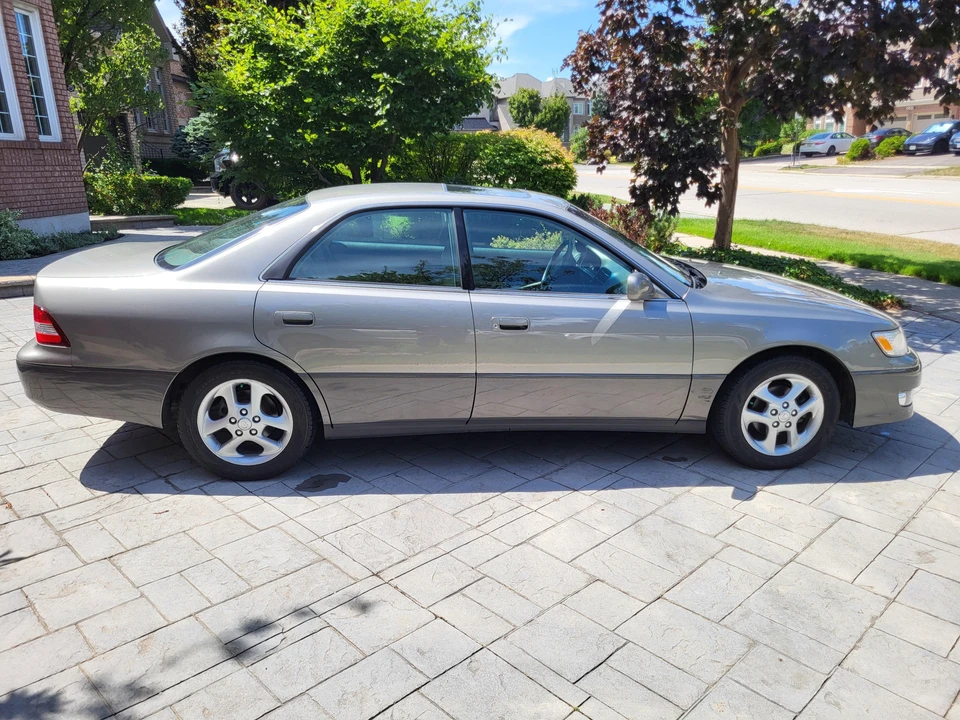 2001 Lexus ES 3rd Gen - Image 12 of 31