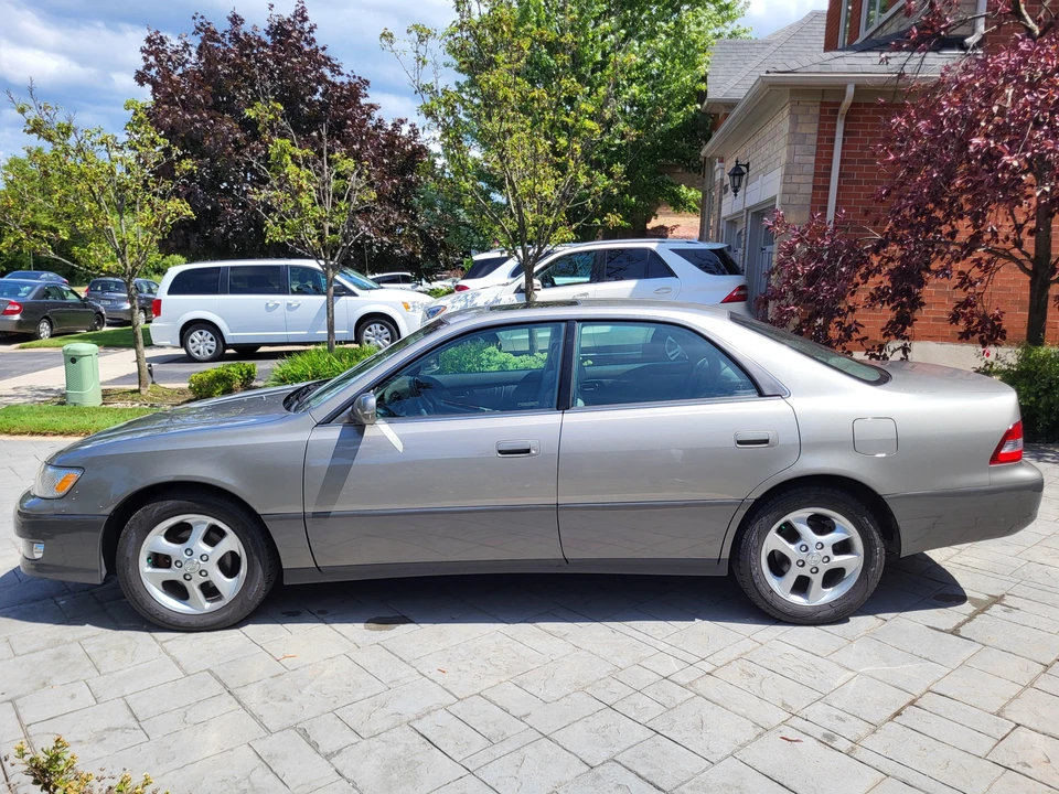 2001 Lexus ES 3rd Gen - Image 9 of 31