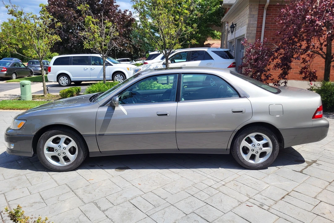 2001 Lexus ES 3rd Gen - Image 3 of 31