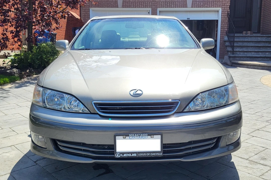 2001 Lexus ES 3rd Gen - Image 2 of 31