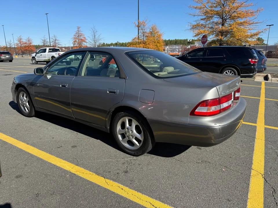 2001 Lexus ES 3rd Gen - Image 3 of 15
