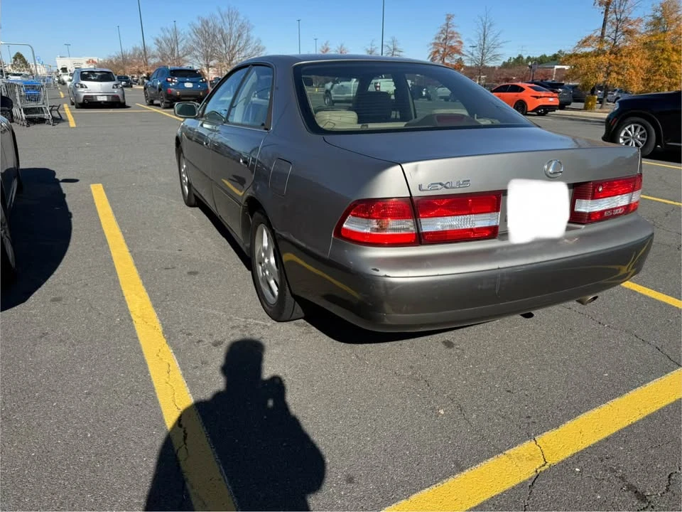 2001 Lexus ES 3rd Gen - Image 4 of 15