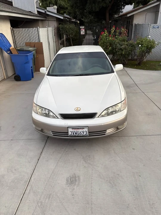 2001 Lexus ES 2nd Gen - Image 10 of 11