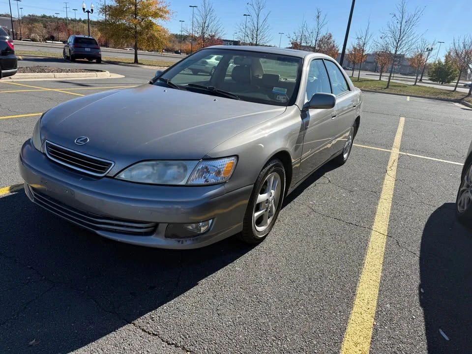 2001 Lexus ES 3rd Gen - Image 2 of 15
