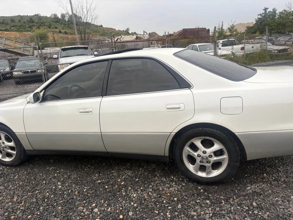 2001 Lexus ES 2nd Gen - Image 5 of 8