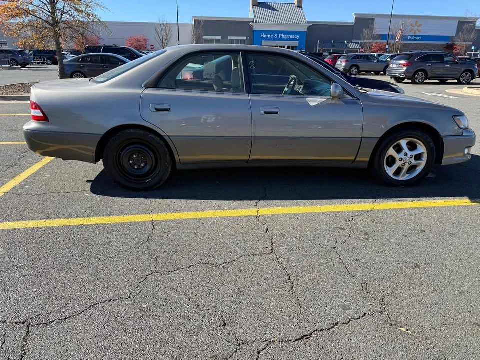 2001 Lexus ES 3rd Gen - Image 8 of 15