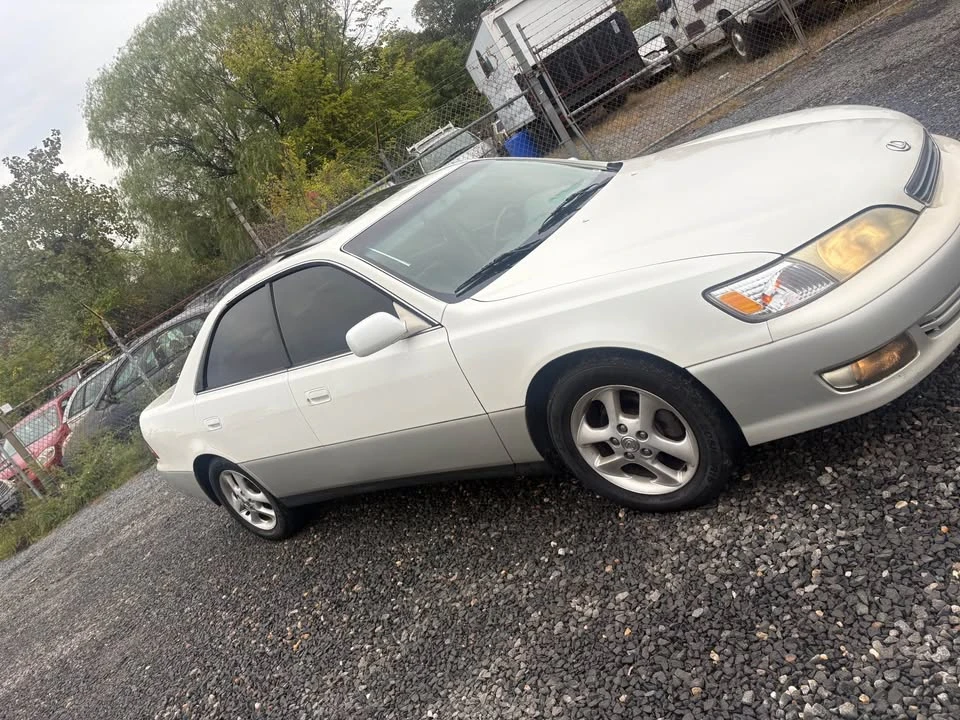 2001 Lexus ES 2nd Gen - Image 4 of 8