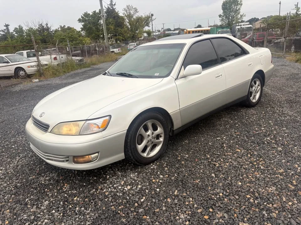 2001 Lexus ES 2nd Gen - Image 2 of 8