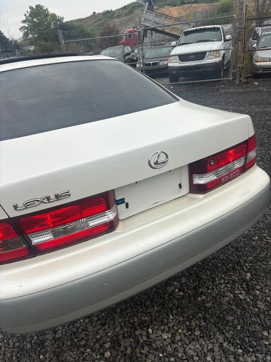 2001 Lexus ES 2nd Gen - Image 6 of 8