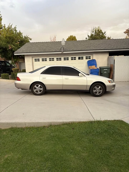 2001 Lexus ES 2nd Gen - Image 3 of 11