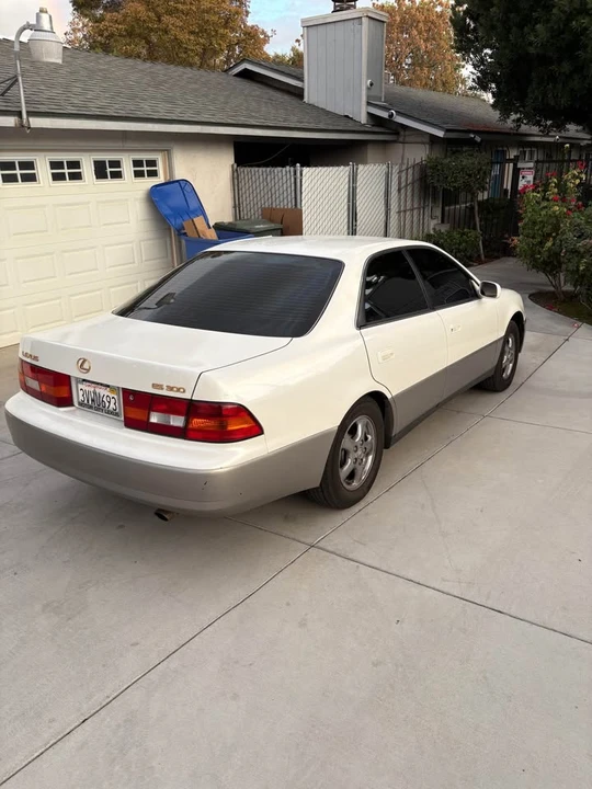 2001 Lexus ES 2nd Gen - Image 4 of 11
