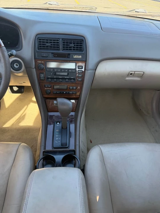 2001 Lexus ES 3rd Gen - Image 14 of 15