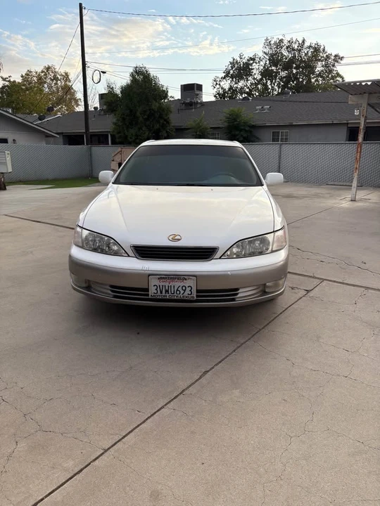 2001 Lexus ES 2nd Gen - Image 2 of 11