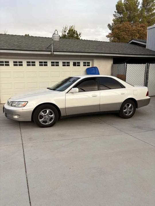 2001 Lexus ES 2nd Gen - Image 5 of 11