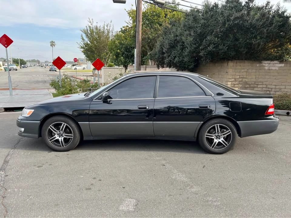 2001 Lexus ES 3rd Gen - Image 3 of 19