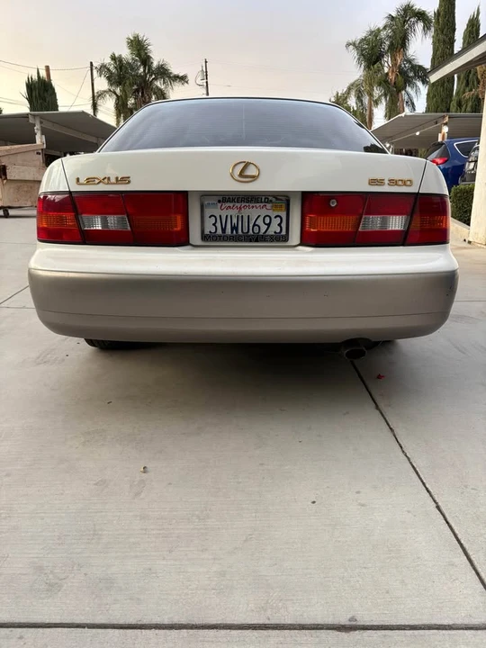 2001 Lexus ES 2nd Gen - Image 8 of 11