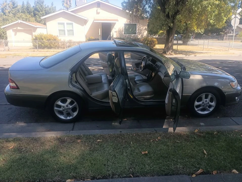 2001 Lexus ES 3rd Gen - Image 11 of 14