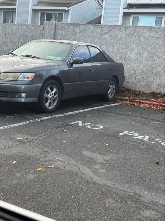 2001 Lexus ES 2nd Gen - Image 5 of 5