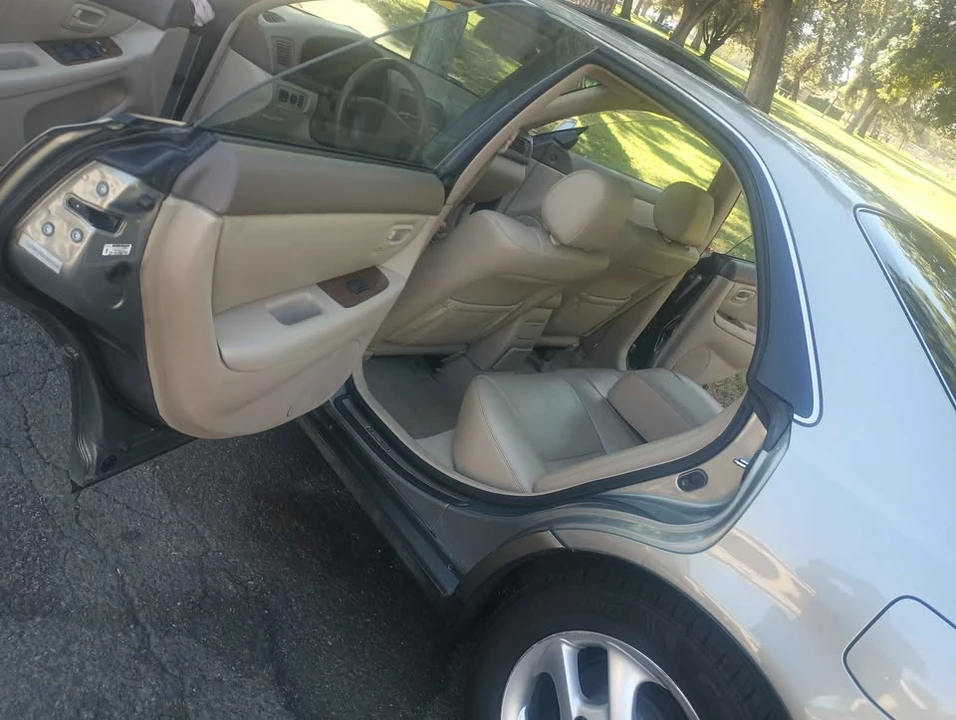 2001 Lexus ES 3rd Gen - Image 10 of 14