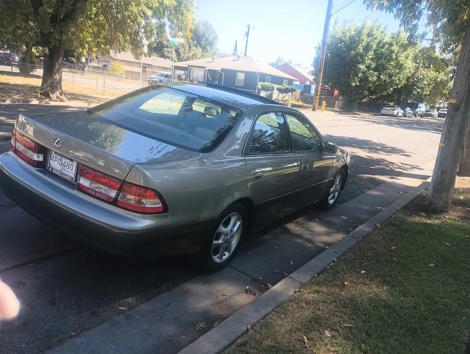 2001 Lexus ES 3rd Gen - Image 14 of 14