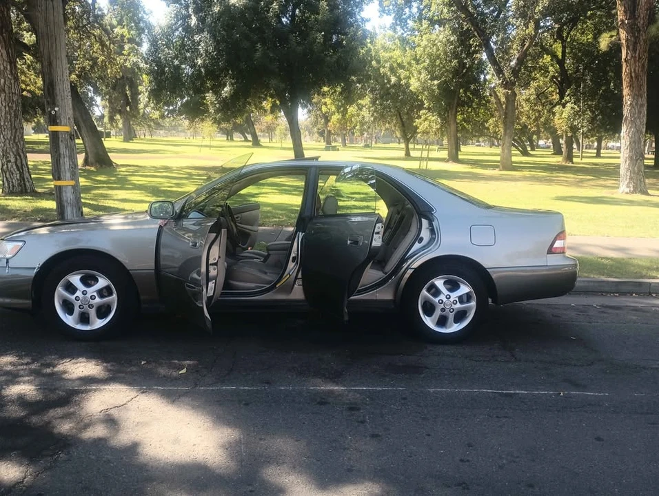 2001 Lexus ES 3rd Gen - Image 8 of 14