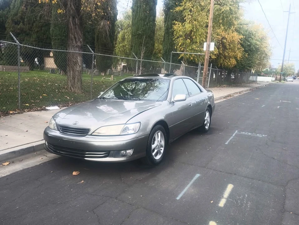 2001 Lexus ES 3rd Gen - Image 3 of 14