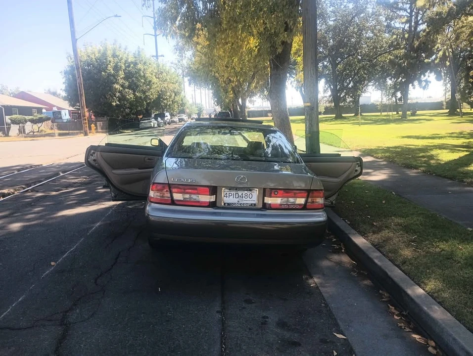 2001 Lexus ES 3rd Gen - Image 9 of 14
