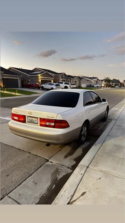 2001 Lexus ES 3rd Gen - Image 9 of 12