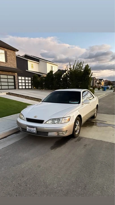 2001 Lexus ES 3rd Gen - Image 3 of 12