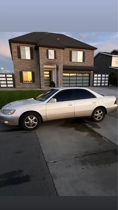 2001 Lexus ES 3rd Gen - Image 2 of 12