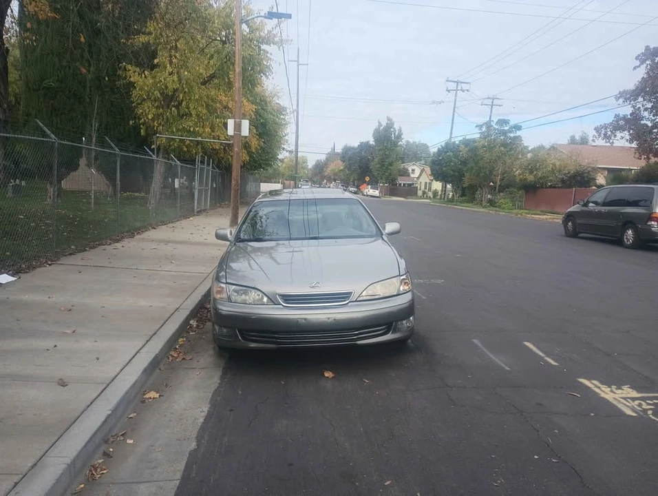 2001 Lexus ES 3rd Gen - Image 4 of 14
