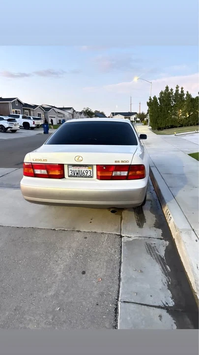 2001 Lexus ES 3rd Gen - Image 5 of 12