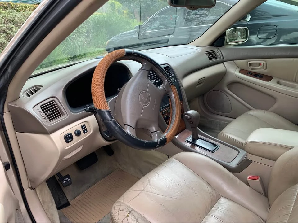 2001 Lexus ES 3rd Gen - Image 9 of 10