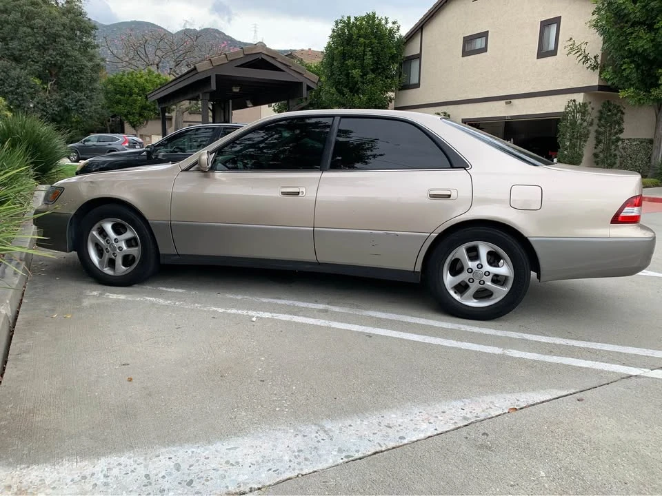 2001 Lexus ES 3rd Gen - Image 3 of 10