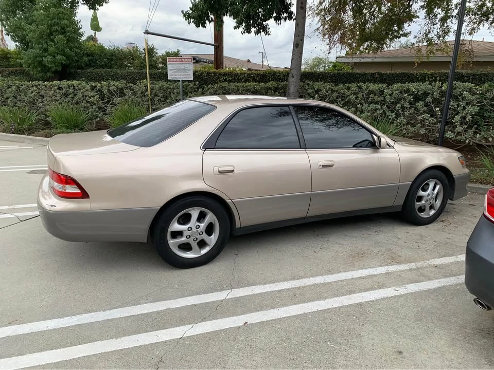 2001 Lexus ES 3rd Gen - Image 2 of 10