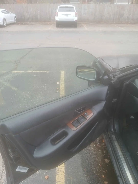 2001 Lexus ES 3rd Gen - Image 4 of 8