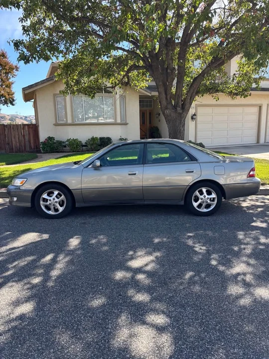 2001 Lexus ES 3rd Gen - Image 2 of 6