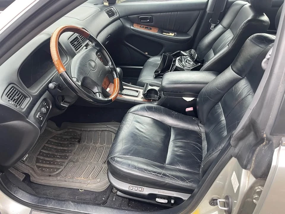2001 Lexus ES 2nd Gen - Image 2 of 2