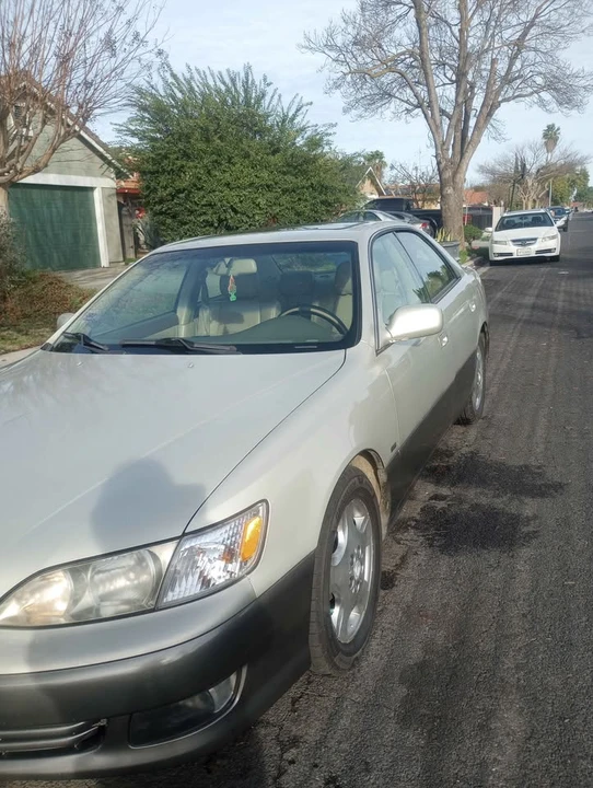 2001 Lexus ES 3rd Gen - Image 2 of 10