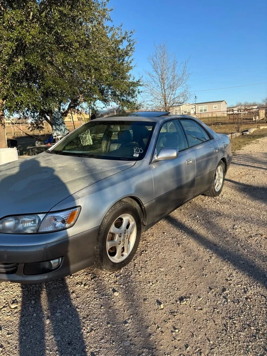 2001 Lexus ES 3rd Gen - Image 2 of 5