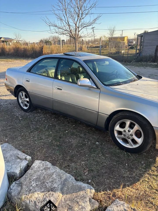 2001 Lexus ES 3rd Gen - Image 5 of 5