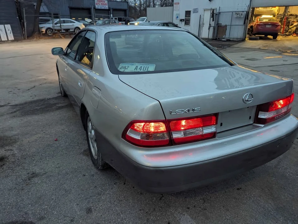 2001 Lexus ES 3rd Gen - Image 5 of 16