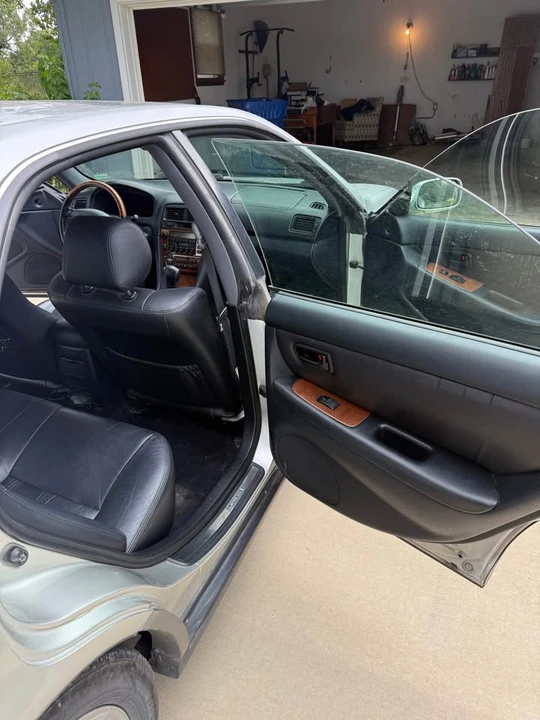 2001 Lexus ES 3rd Gen - Image 5 of 11