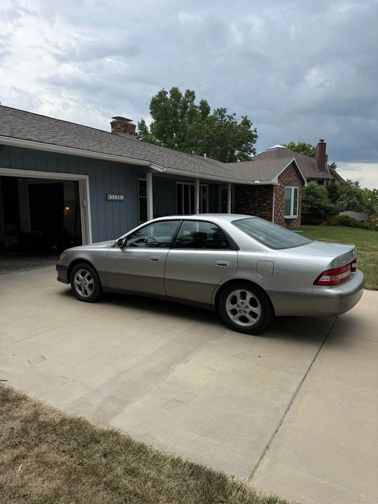 2001 Lexus ES 3rd Gen - Image 3 of 11