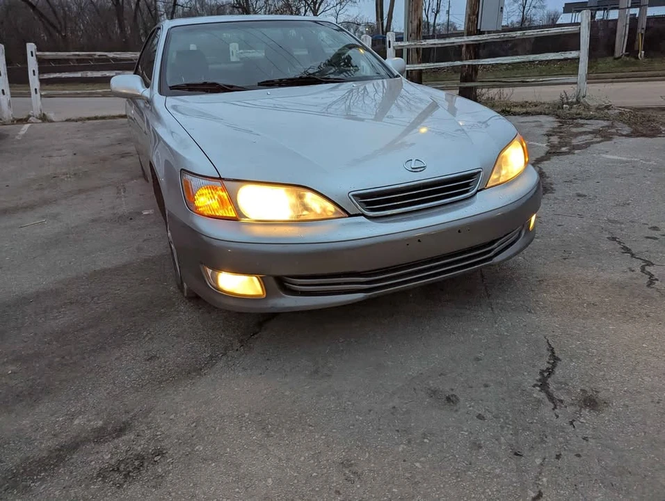 2001 Lexus ES 3rd Gen - Image 3 of 16